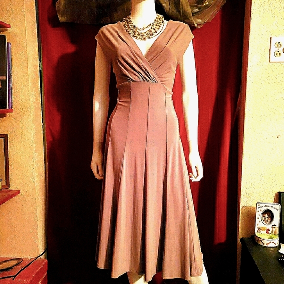 NWT-Gorgous, Elegant, Sexy Figure flattering dress - Picture 5 of 16